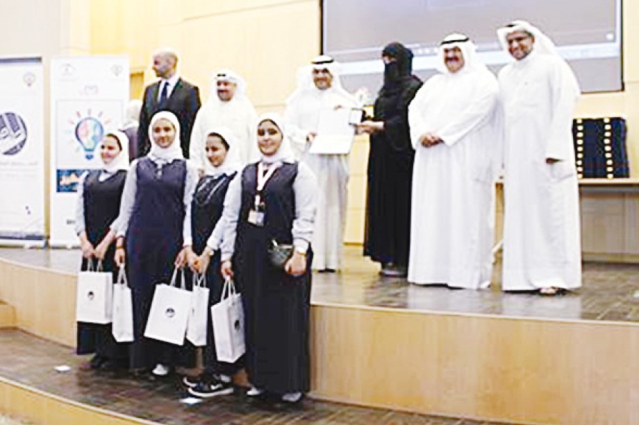 u0635u0648u0631u0629 u062cu0645u0627u0639u064au0629 u0644u0645u062fu0631u0633u0629 u0641u0627u0626u0632u0629