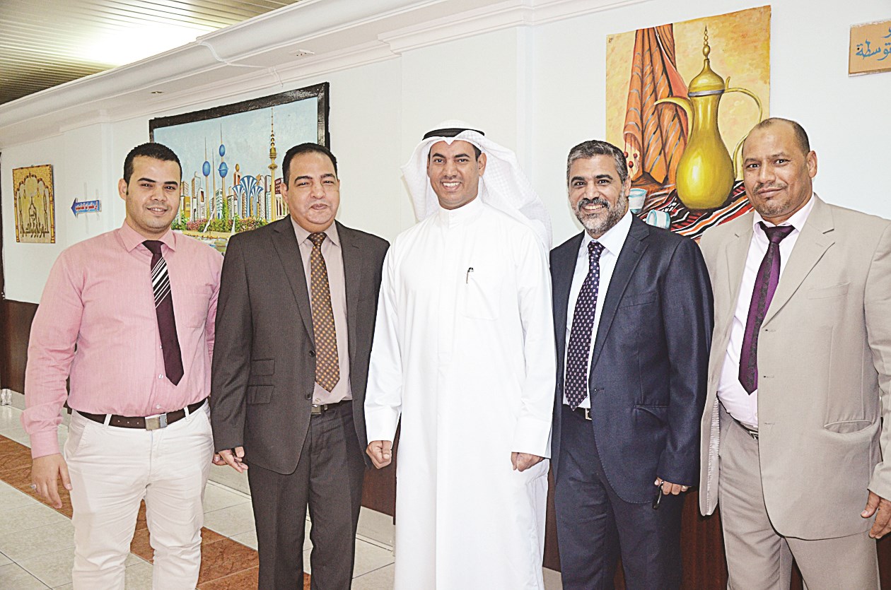 طلال الجري ووائل ظريف مع بعض الإداريين