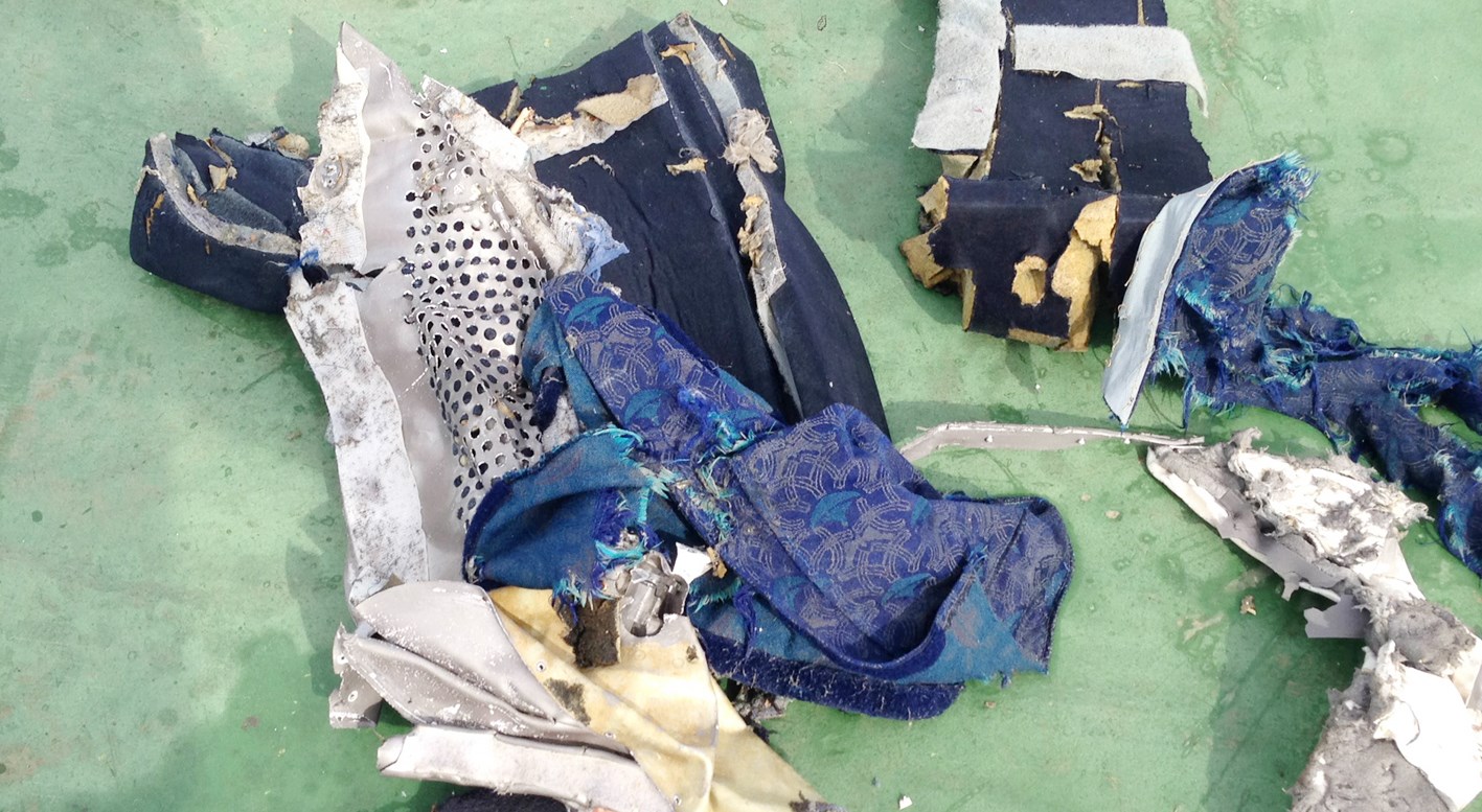 أجزاء من حطام الطائرة المنكوبة