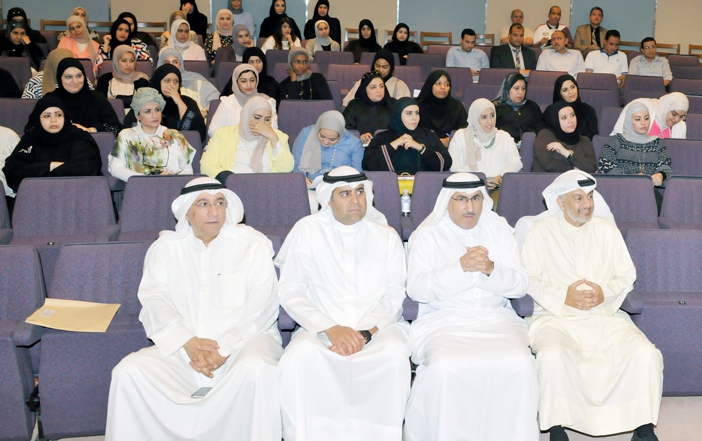 u062cu0627u0646u0628 u0645u0646 u0627u0644u062du0636u0648u0631