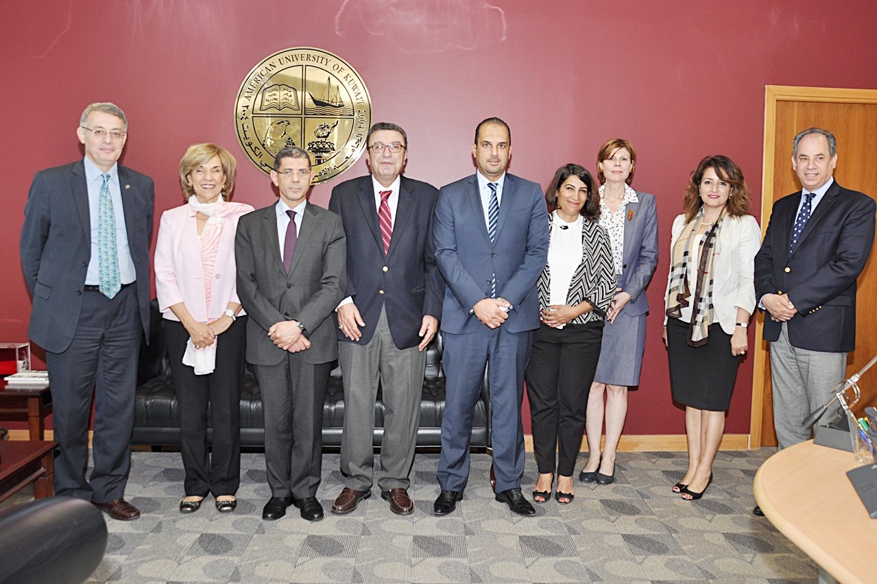 لقطة جماعية تضم مسؤولي الإدارة العليا للجامعتين