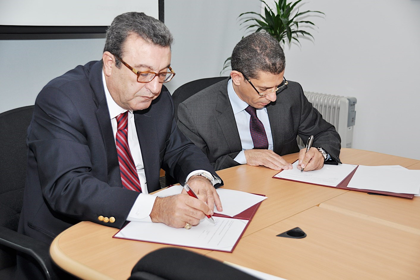 صدقي وحمزة يوقعان اتفاقية التفاهم بين الجامعتين