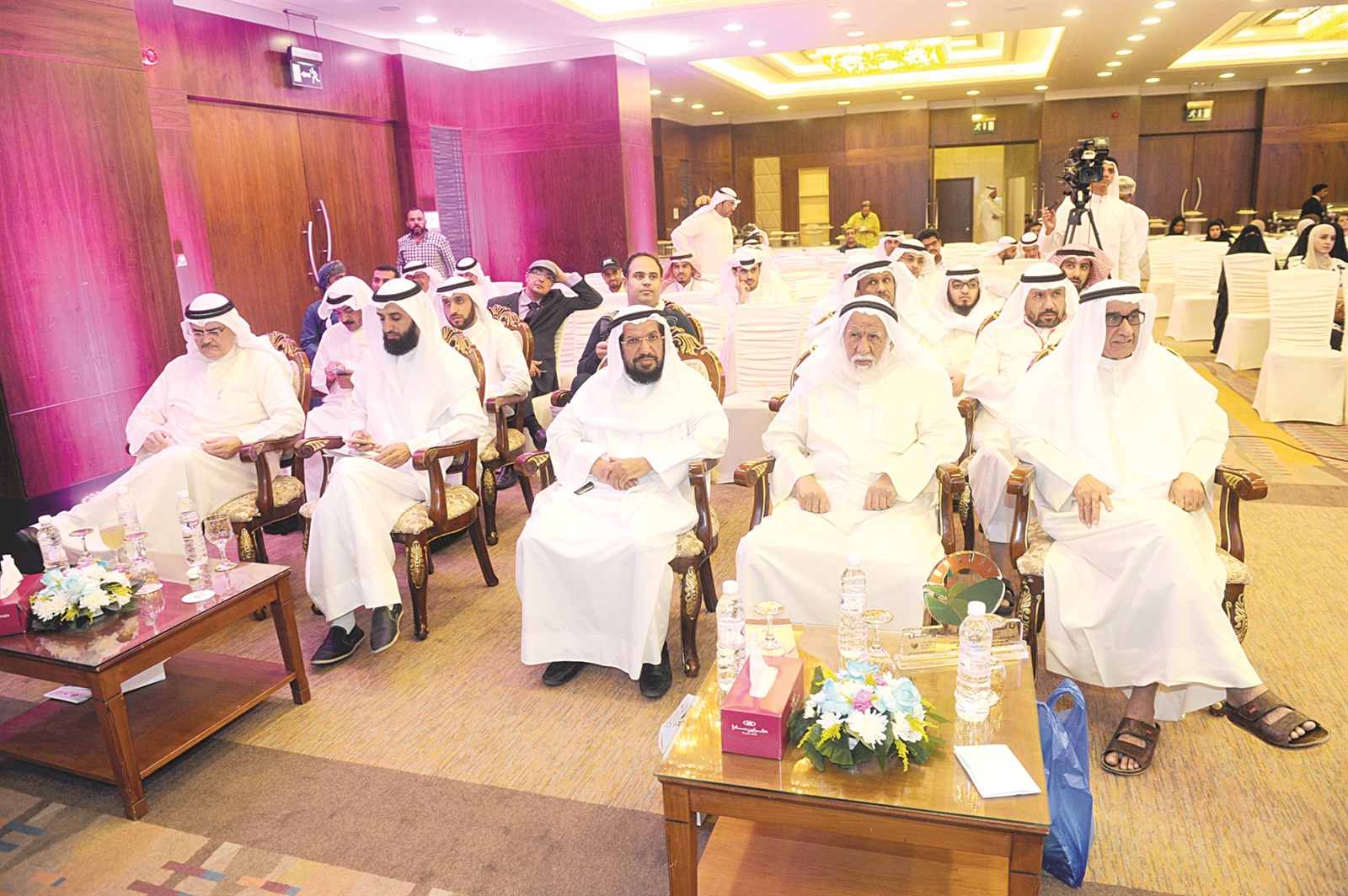 u062cu0627u0646u0628 u0645u0646 u0627u0644u062du0636u0648u0631  (u062au0635u0648u064au0631 u0632u0643u0631u064au0627 u0639u0637u064au0629)