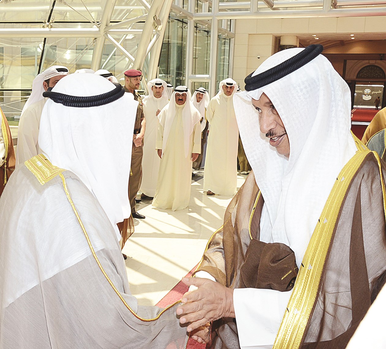 سموه مودعاً المبارك