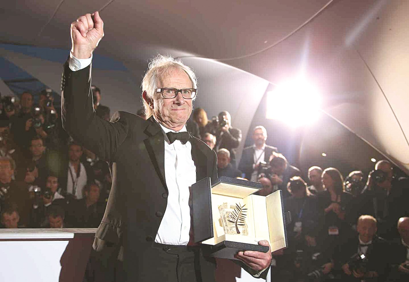 u0643u064au0646 u0644u0648u062au0634 u0645u062du064au064au0627 u0627u0644u062cu0645u0647u0648u0631 u0644u062fu0649 u062au0633u0644u0645u0647 u062cu0627u0626u0632u0629 u00abu0627u0644u0633u0639u0641u0629 u0627u0644u0630u0647u0628u064au0629u00bb