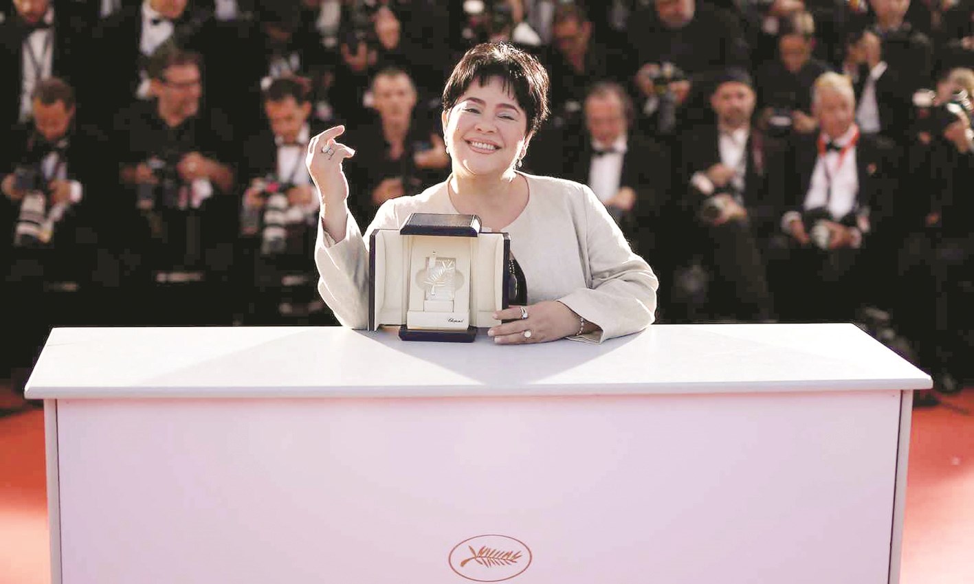 الفيليبينية جاكلين خوسيه مستعرضة جائزة أفضل ممثلة