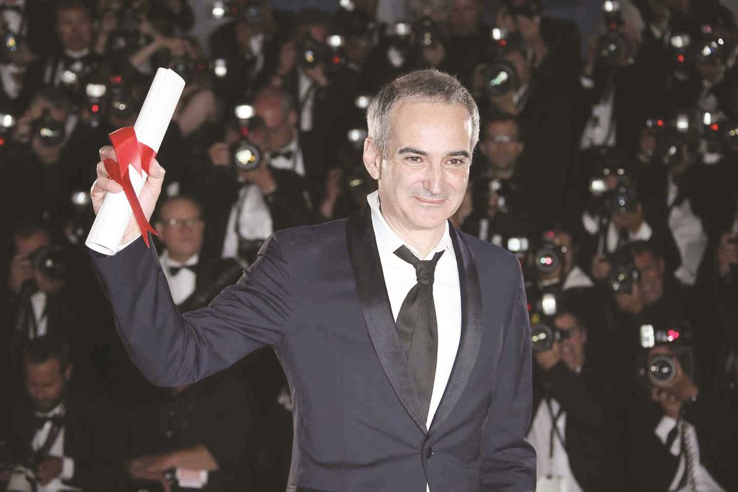 أوليفييه أساياس... جائزة أفضل مخرج