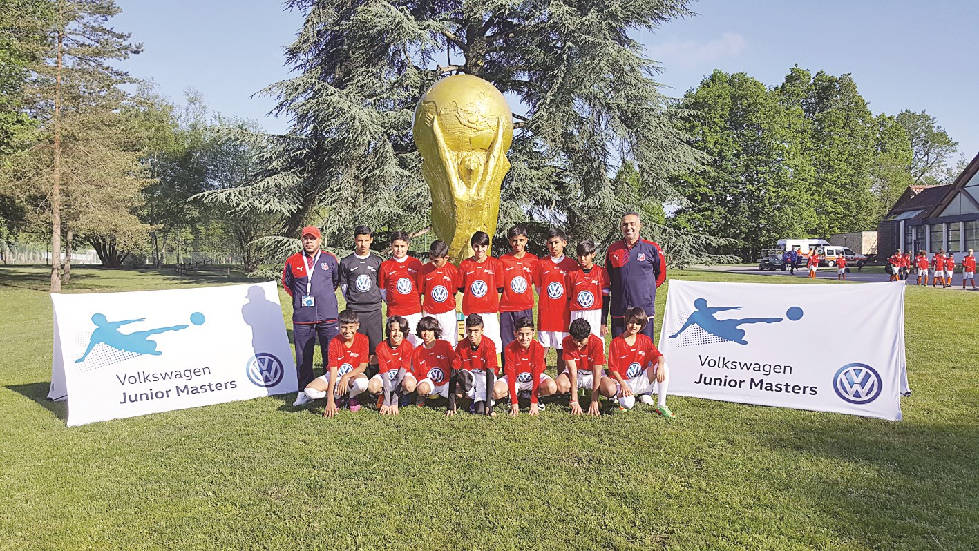 u0644u0627u0639u0628u0648 u00abu0627u0644u0643u0648u064au062au00bb u0641u064a u0635u0648u0631u0629 u062cu0645u0627u0639u064au0629