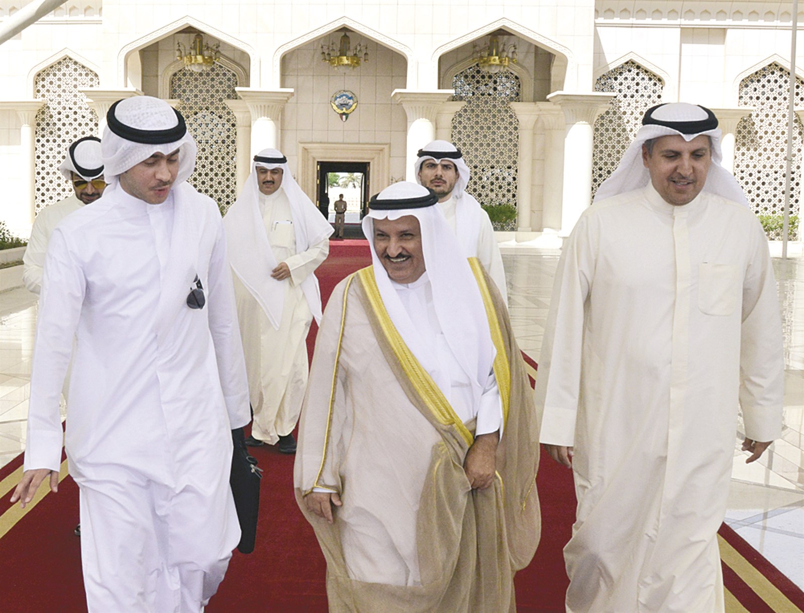 u0634u0631u0627u0631 u0644u062fu0649 u0645u063au0627u062fu0631u062au0647 u0625u0644u0649 u062cu0632u0631 u0627u0644u0642u0645u0631