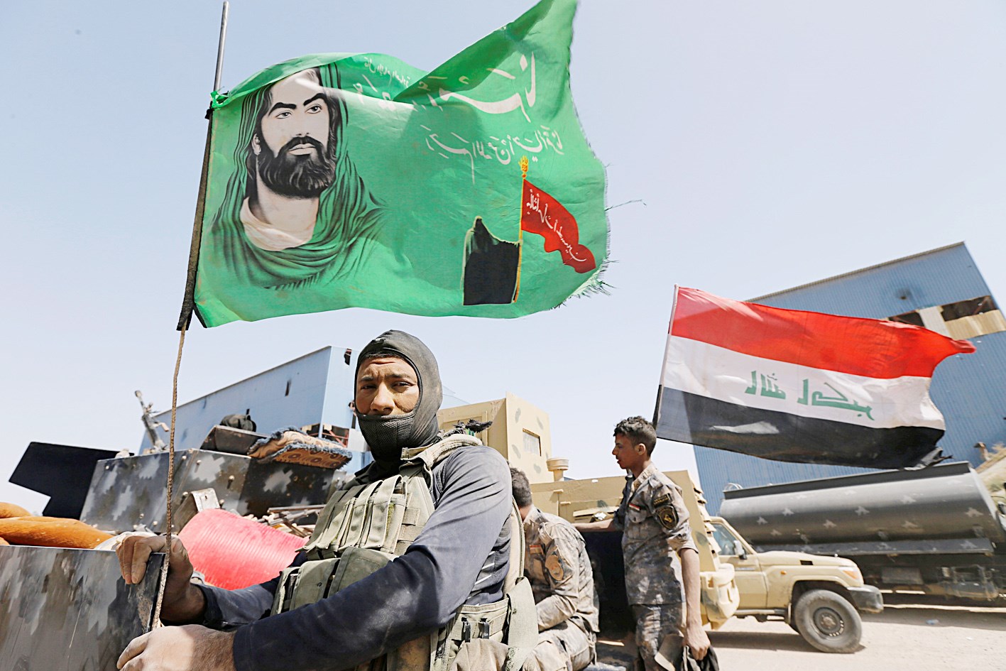 u0645u0642u0627u062au0644 u0639u0631u0627u0642u064a u064au0631u0641u0639 u0639u0644u0645u0627u064b u062du0632u0628u064au0627u064b u0639u0644u0649 u0623u0628u0648u0627u0628 u0627u0644u0641u0644u0648u062cu0629 (u0631u0648u064au062au0631u0632)