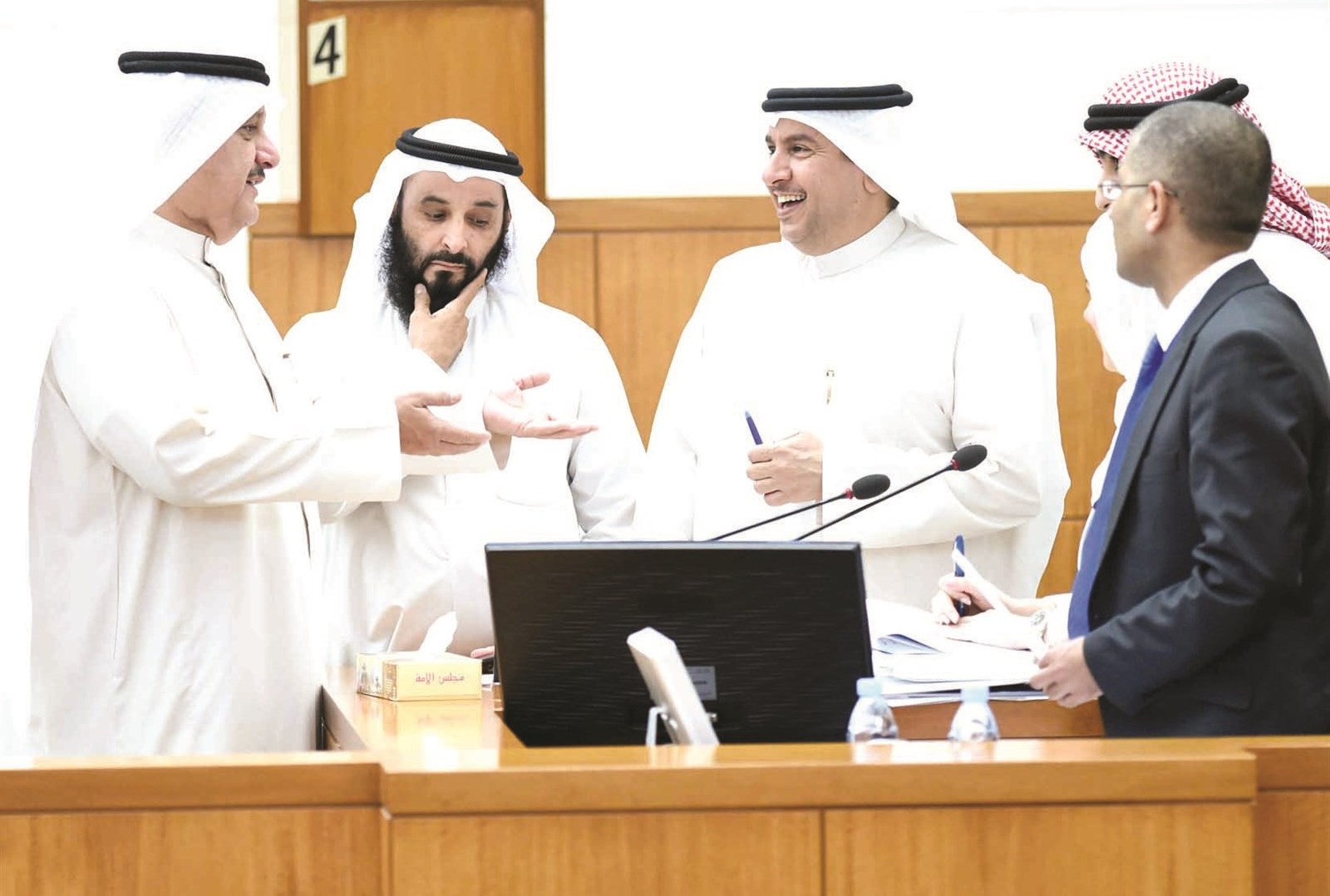 ... ونقاش مشترك مع أعضاء لجنة المرافق