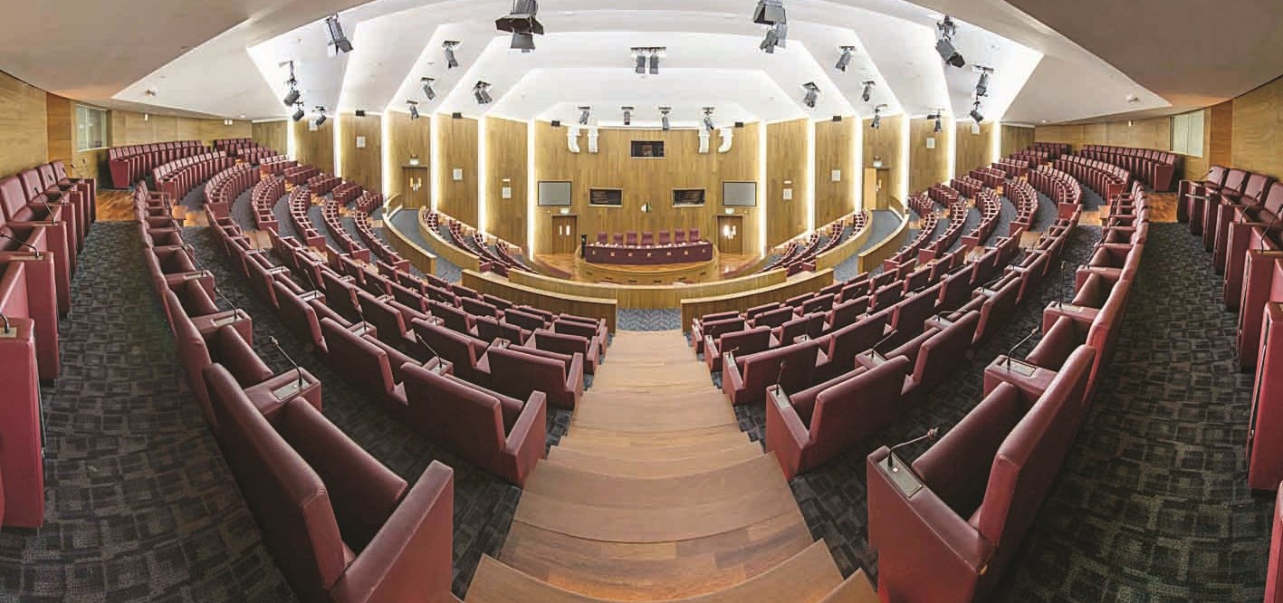 قاعات شاسعة