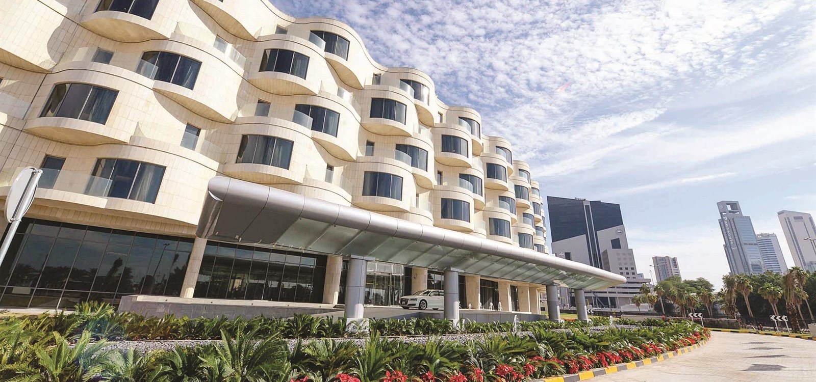 المكاتب النيابية مطلة على البحر