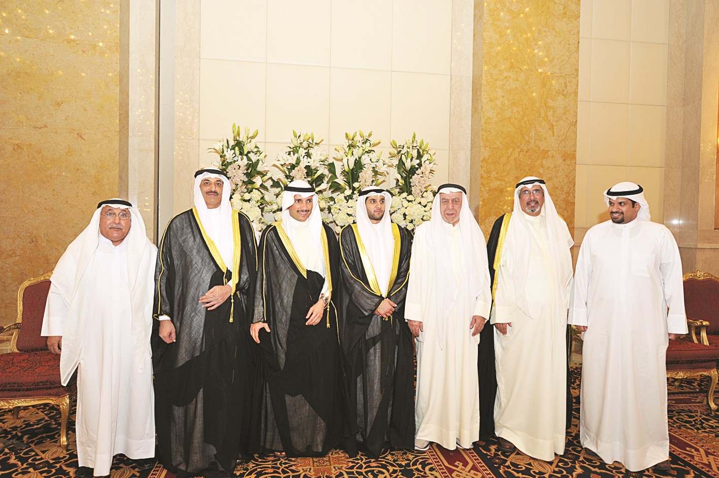 مرزوق الغانم مع عدد من المهنئين