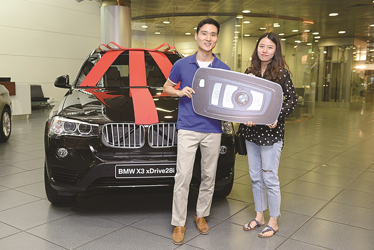 سانغ تشوي يتسلّم مفاتيح سيارته