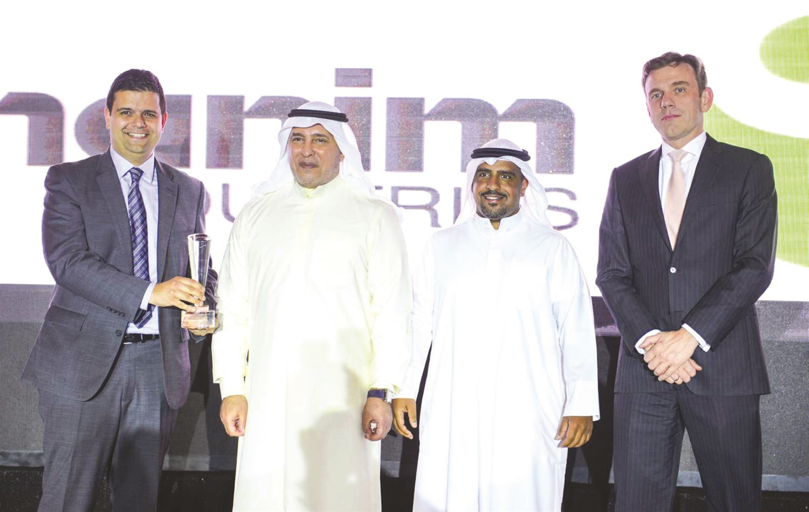 u0635u0627u064au063a u0648u0625u064au062au0645u0627u0646 u0648u0627u0644u0628u062fu0631 u064au062au0633u0644u0651u0645u0648u0646 u0627u0644u062cu0627u0626u0632u0629