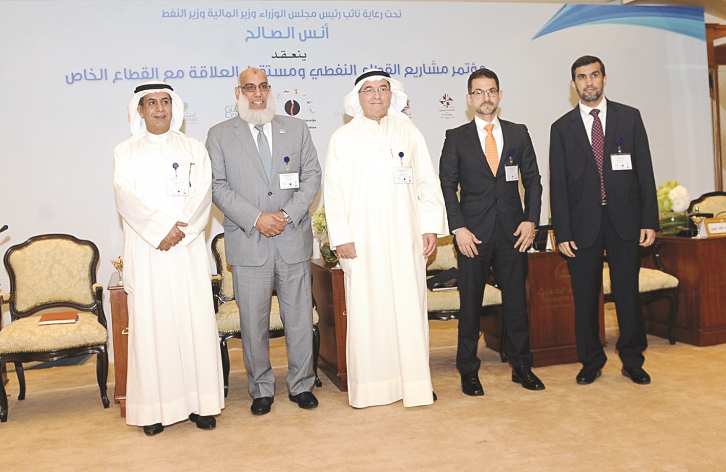 العبدالجليل والرفاعي والشطي وحسين والعجيل خلال الجلسة الأولى (تصوير جلال معوض)