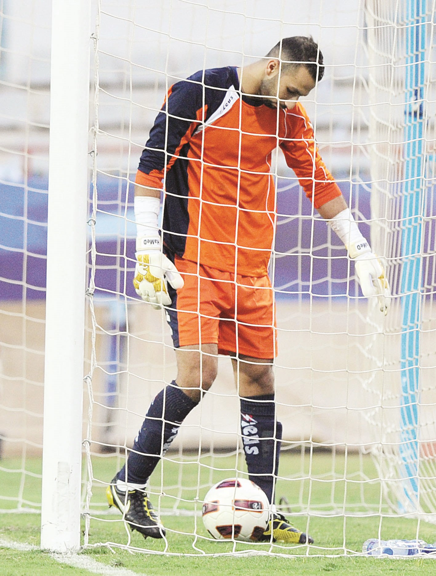 u062du0645u064au062f u0627u0644u0642u0644u0627u0641  (u0627u0644u0623u0632u0631u0642 u062fu0648u062a u0643u0648u0645)