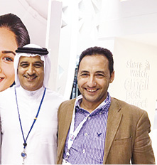 الزميل أحمد زكريا مع الرئيس التنفيذي لـ «فلاي دبي» غيث الغيث