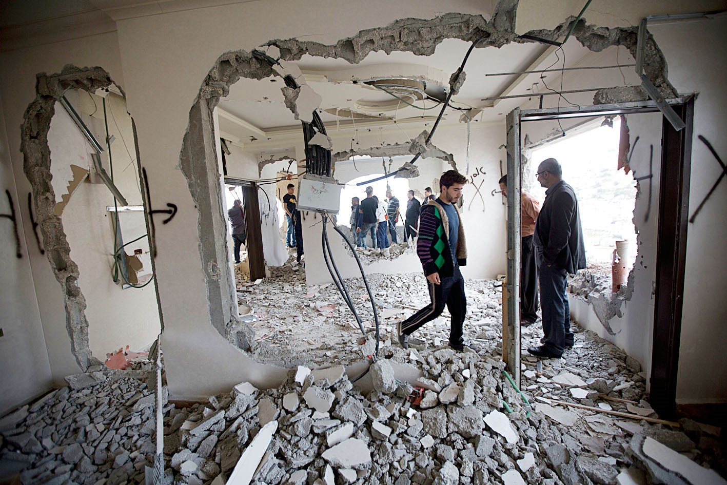 u0641u0644u0633u0637u064au0646u064au0648u0646 u064au0639u0627u064au0646u0648u0646 u0645u0646u0632u0644 u0627u0644u0645u0639u062au0642u0644 u0632u064au062f u0639u0627u0645u0631 u0628u0639u062fu0645u0627 u0647u062fu0645u0647 u0627u0644u062cu064au0634 u0627u0644u0625u0633u0631u0627u0626u064au0644u064a u0641u064a u0646u0627u0628u0644u0633 (u0627 u0628)