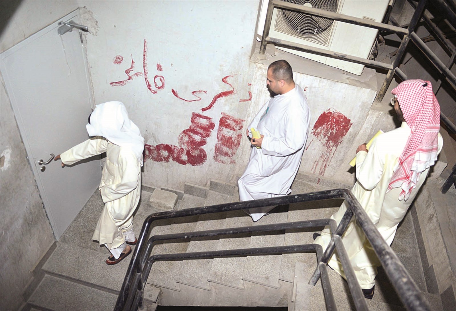 مداهمة للمقاهي من الأبواب الخلفية