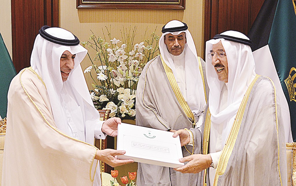 u0633u0645u0648 u0627u0644u0623u0645u064au0631 u0645u062au0633u0644u0645u0627u064b u0631u0633u0627u0644u0629 u062eu0627u062fu0645 u0627u0644u062du0631u0645u064au0646 u0645u0646 u0627u0644u0641u0627u064au0632