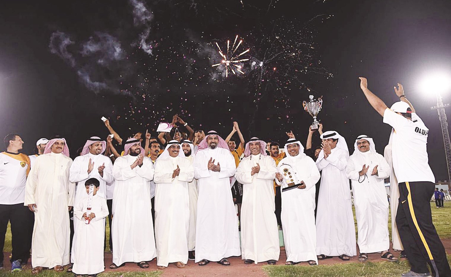 u0644u0627u0639u0628u0648 u0627u0644u0642u0627u062fu0633u064au0629 u064au062du062au0641u0644u0648u0646 u0628u0643u0623u0633 u0627u0644u062au0641u0648u0642