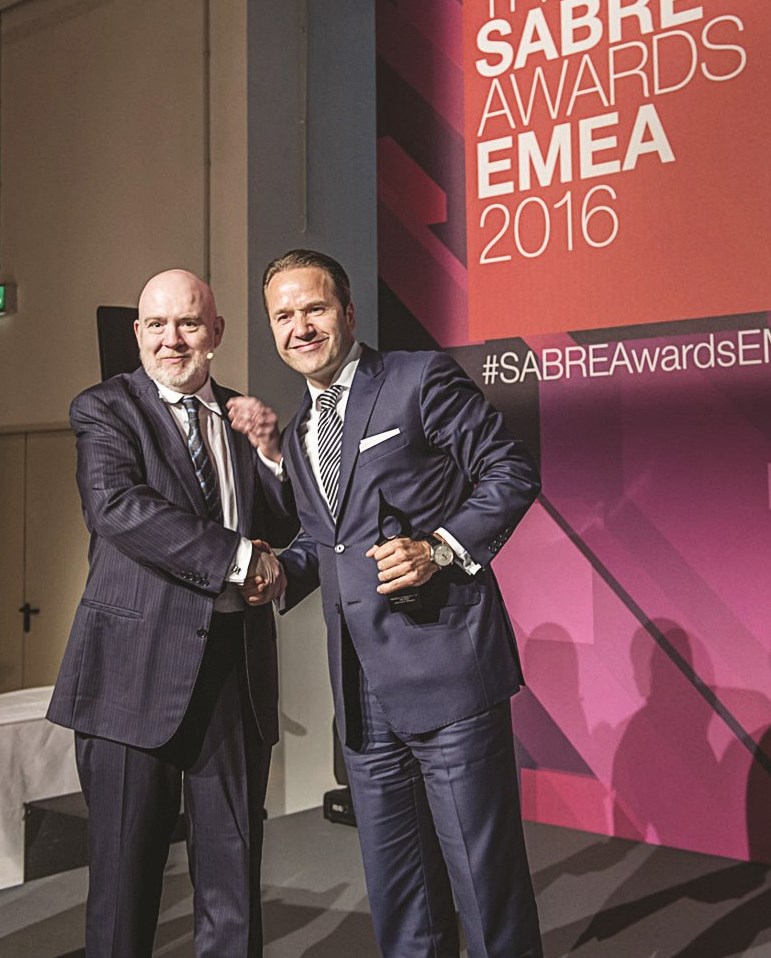 u063au0631u0648u0646u062au0648u0646 u0645u062au0633u0644u0651u0645u0627u064b u0627u0644u062cu0627u0626u0632u0629