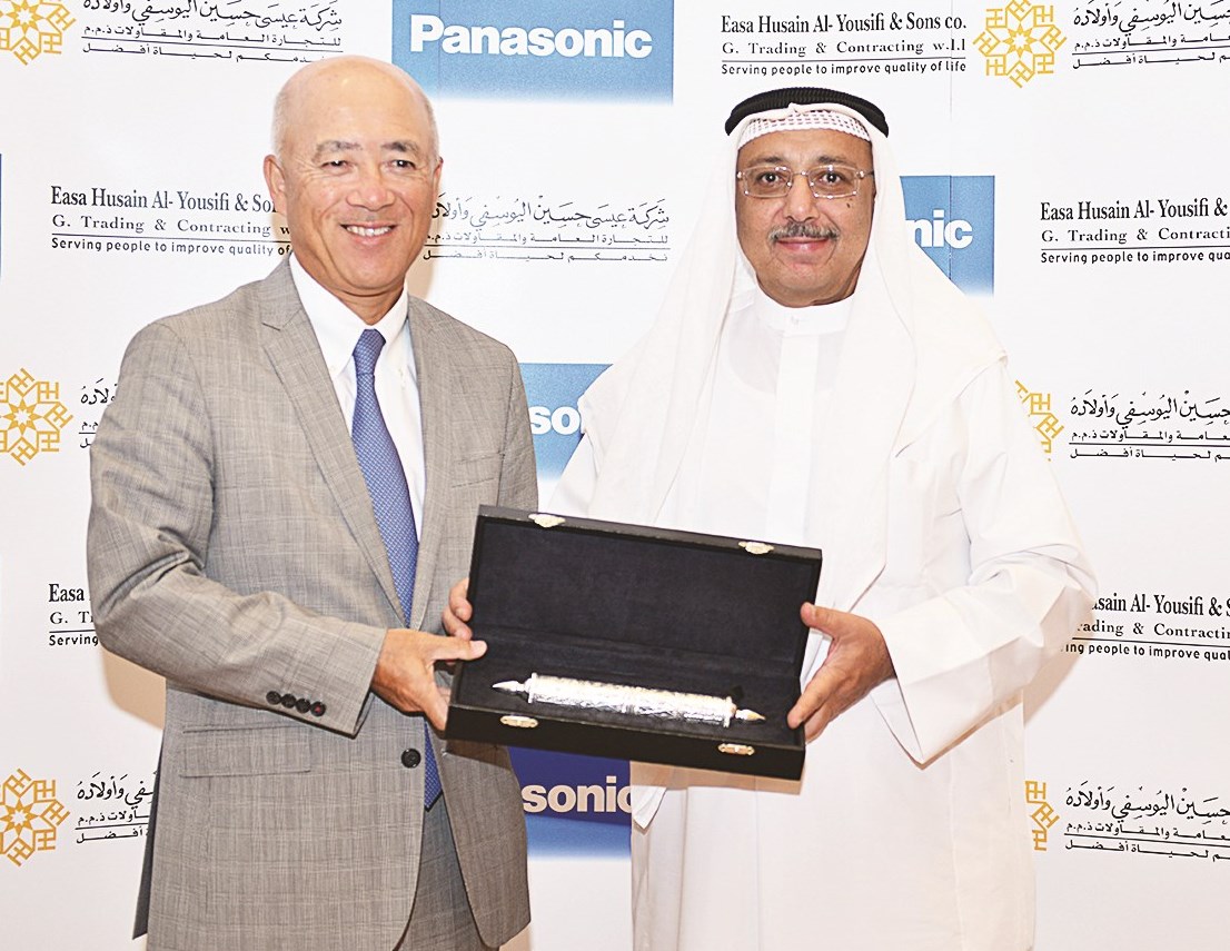 عادل اليوسفي مكرّماً واكيتا