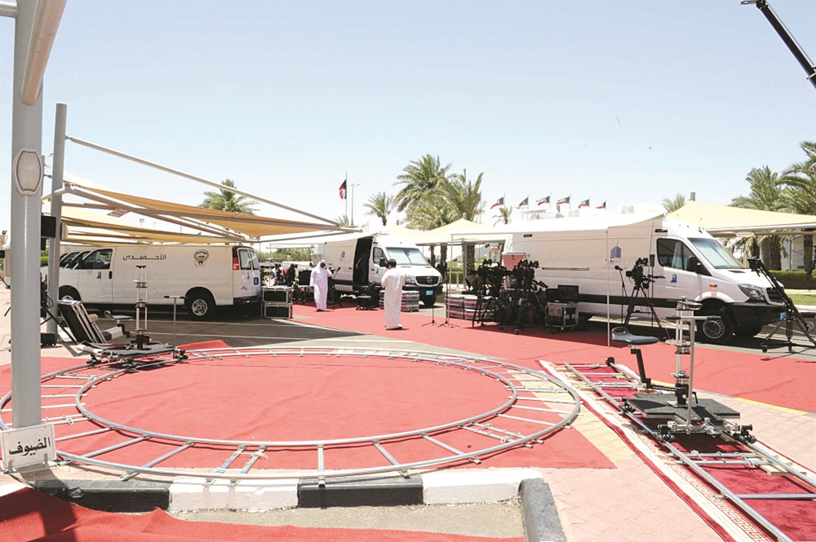 جانب من سيارات النقل المتطورة