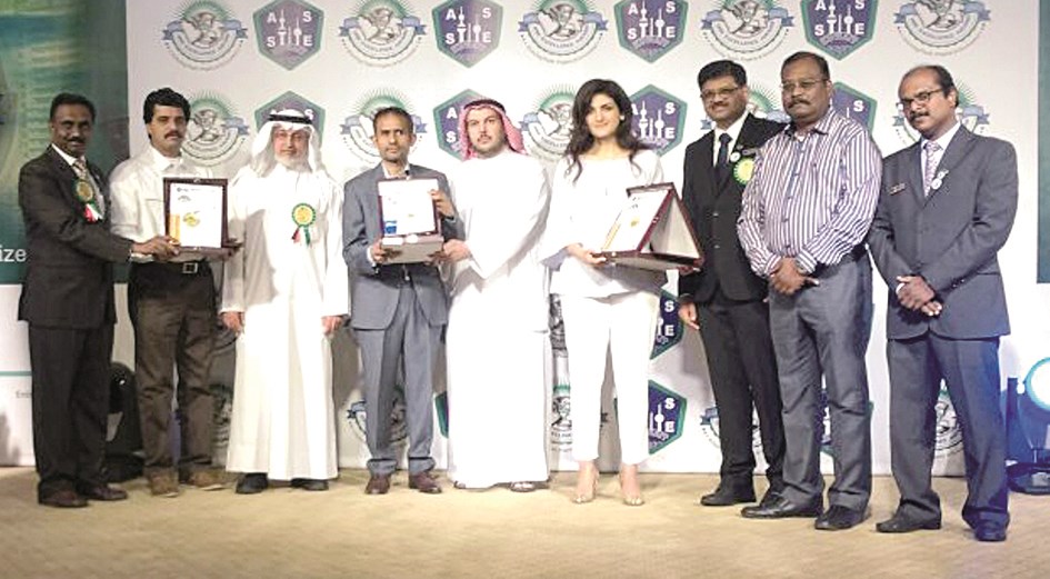 u0641u0631u064au0642 u0627u0644u0634u0631u0643u0629 u0645u062au0633u0644u0651u0645u0627u064b u0627u0644u062cu0648u0627u0626u0632