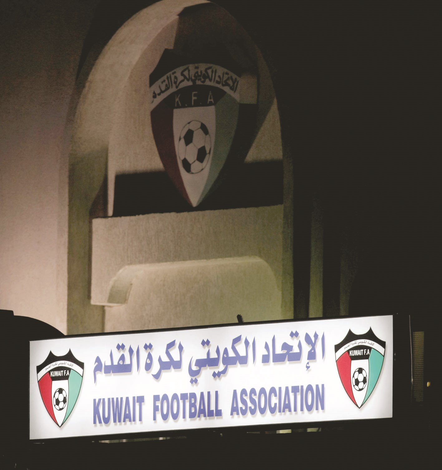 u0644u0627 u0623u0645u0644... u0648u0633u0637 u0627u0644u0638u0644u0627u0645    (u0627u0644u0623u0632u0631u0642 u062fu0648u062a u0643u0648u0645)