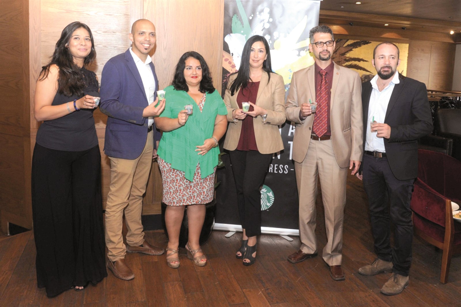 لقطة جماعية من حفل الإطلاق (تصوير زكريا عطية)