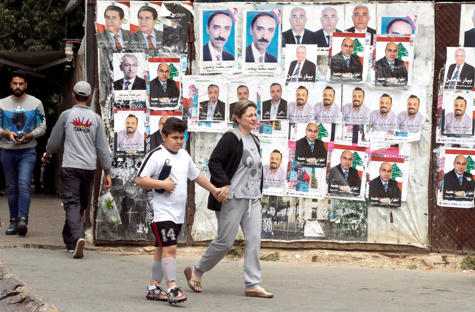 u0644u0628u0646u0627u0646u064au0648u0646 u064au0645u0631u0648u0646 u0642u0631u0628 u0635u0648u0631 u0645u0631u0634u062du064au0646 u0644u0644u0627u0646u062au062eu0627u0628u0627u062a u0627u0644u0628u0644u062fu064au0629 u0641u064a u0628u064au0631u0648u062a u0627u0645u0633 (u0631u0648u064au062au0631u0632)