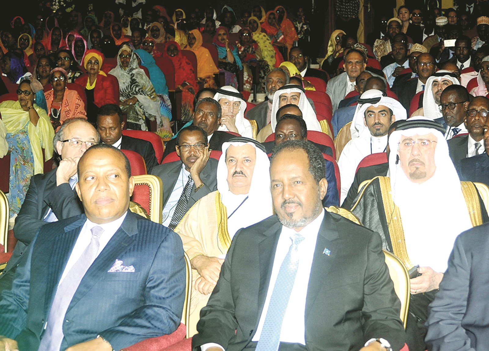 u0634u0631u0627u0631 u0628u064au0646 u0643u0628u0627u0631 u0627u0644u0645u062fu0639u0648u064au0646 u0641u064a u062du0641u0644 u0627u0644u062au0646u0635u064au0628