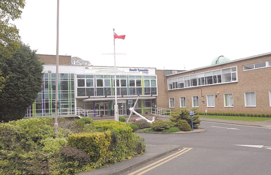 الكلية التي درس فيها العصيمي