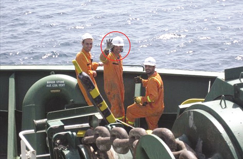 ... ومبحراً بسفينته