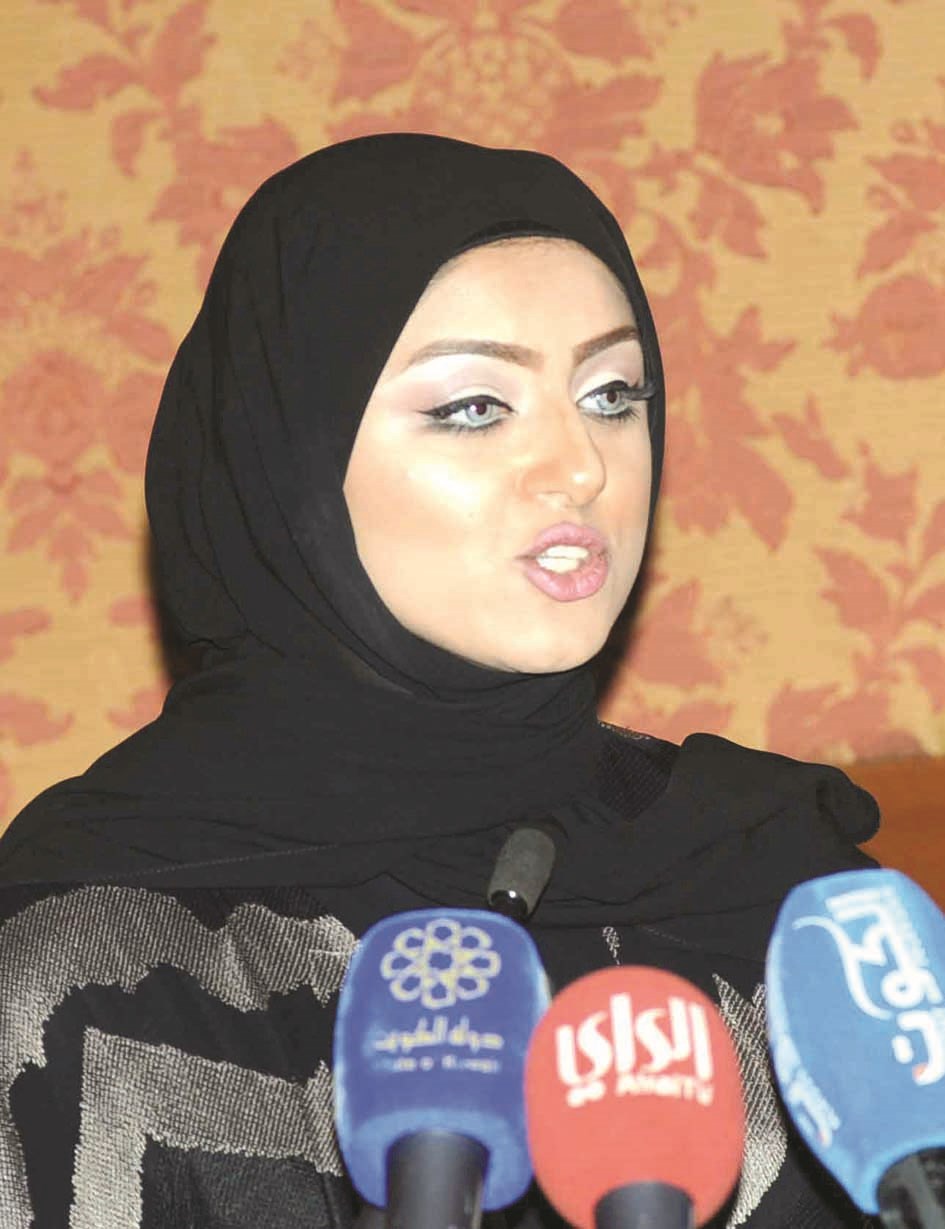 فاطمة العنزي متحدثة في الحفل