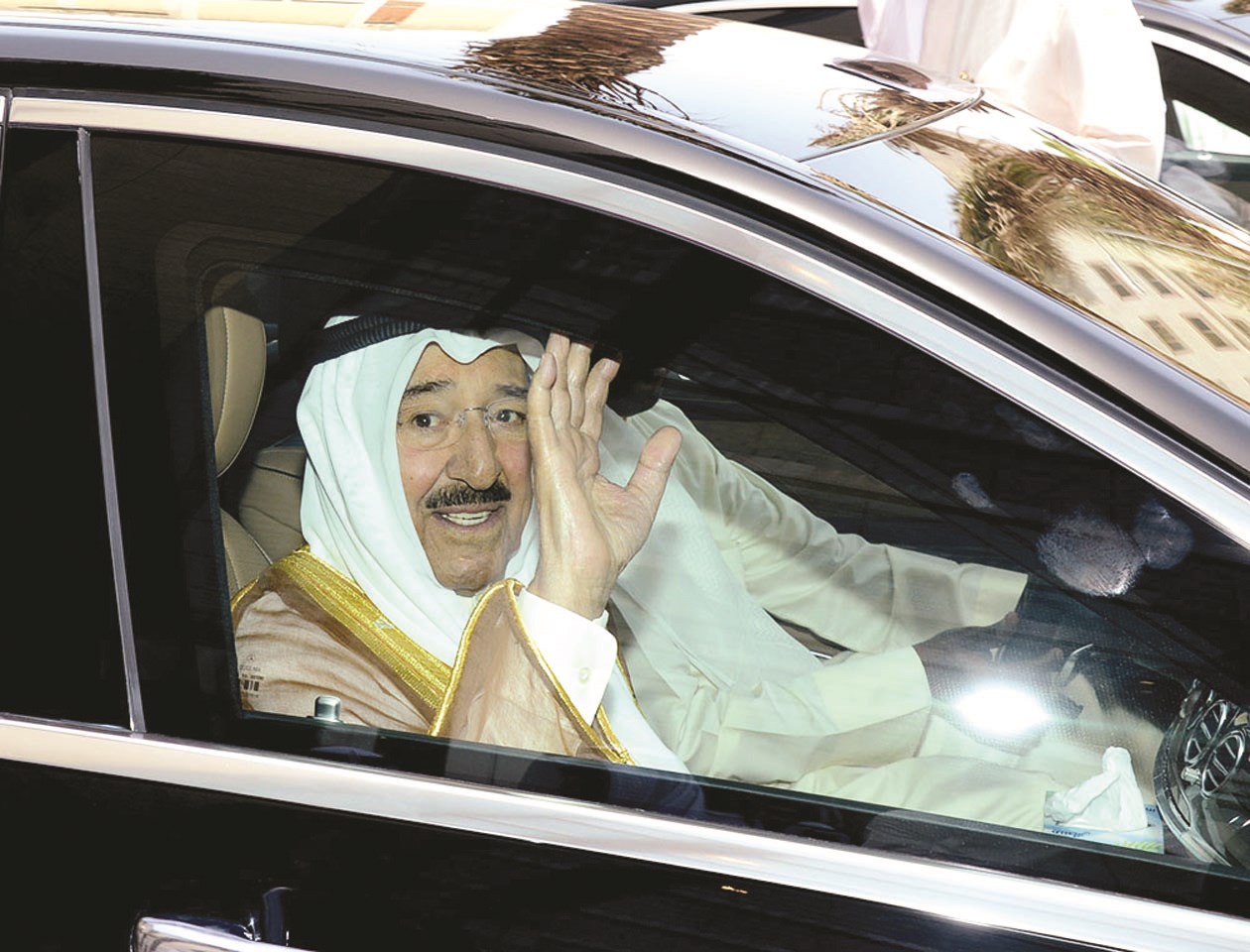 سمو الأمير مودعا لدى مغادرته