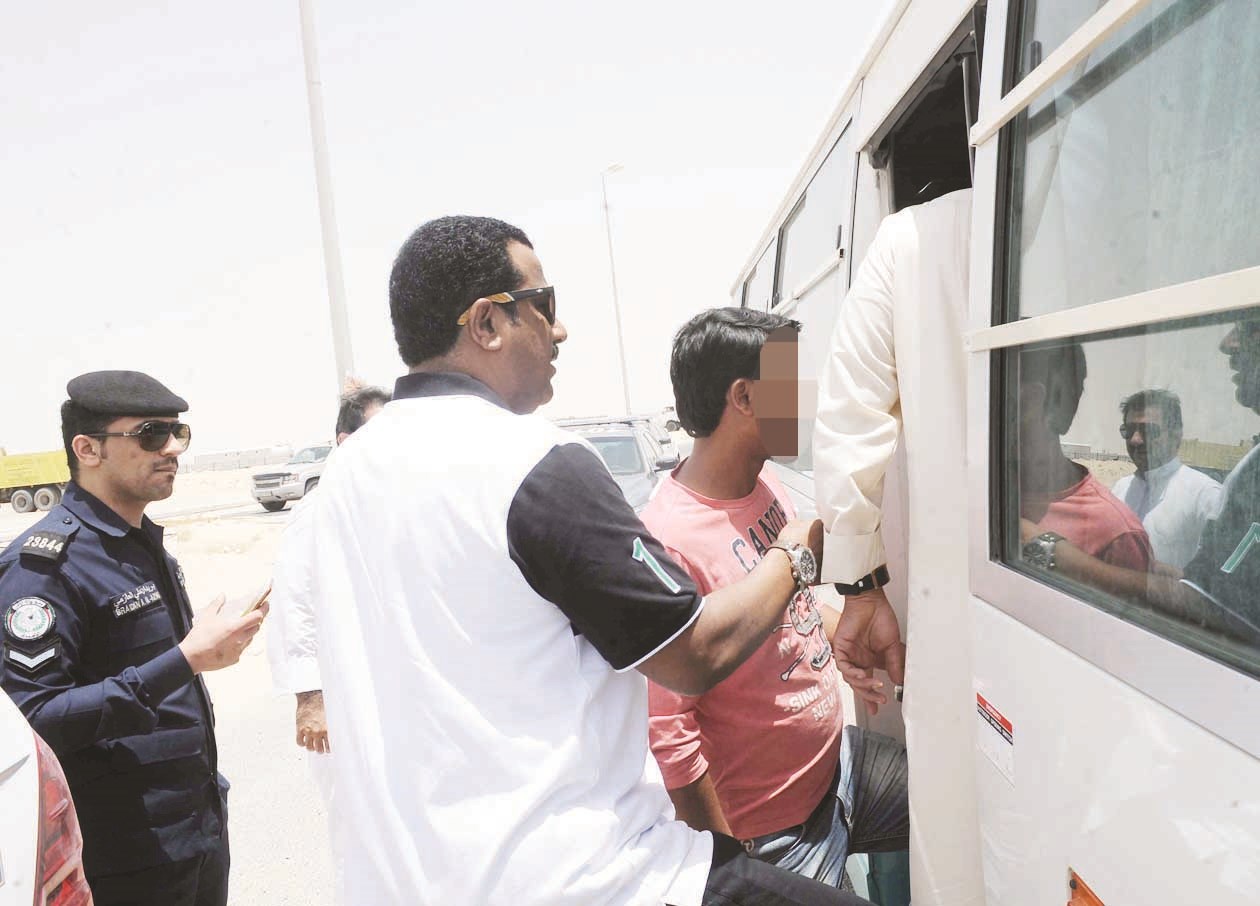 مخالفون في القبضة