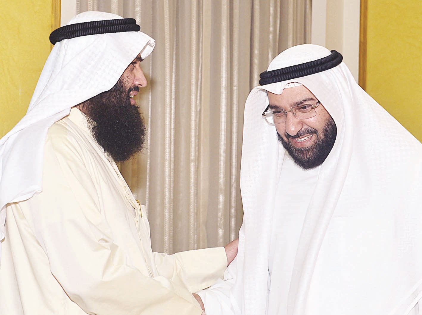 العمير مقدماً التهاني                        (تصوير موسى عياش)