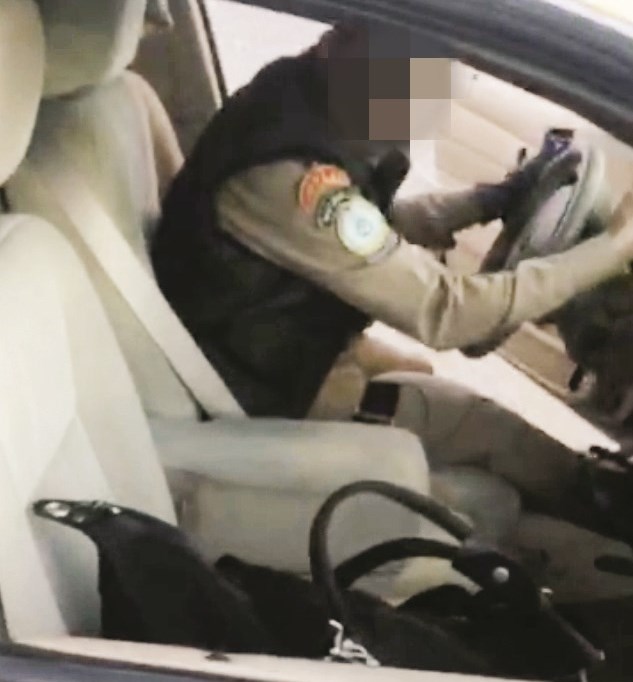 u0635u0648u0631u0629 u0627u0644u062au0642u0637u0647u0627 u062cu0645u0631u0643u064a u0644u0639u0633u0643u0631u064a u0643u0648u064au062au064a u064au0646u0642u0644 u0628u0633u064au0627u0631u0629 u0627u0644u062fu0648u0631u064au0629 u062du0642u064au0628u0629 u0645u0646 u0627u0644u062cu0627u0646u0628 u0627u0644u0639u0631u0627u0642u064a