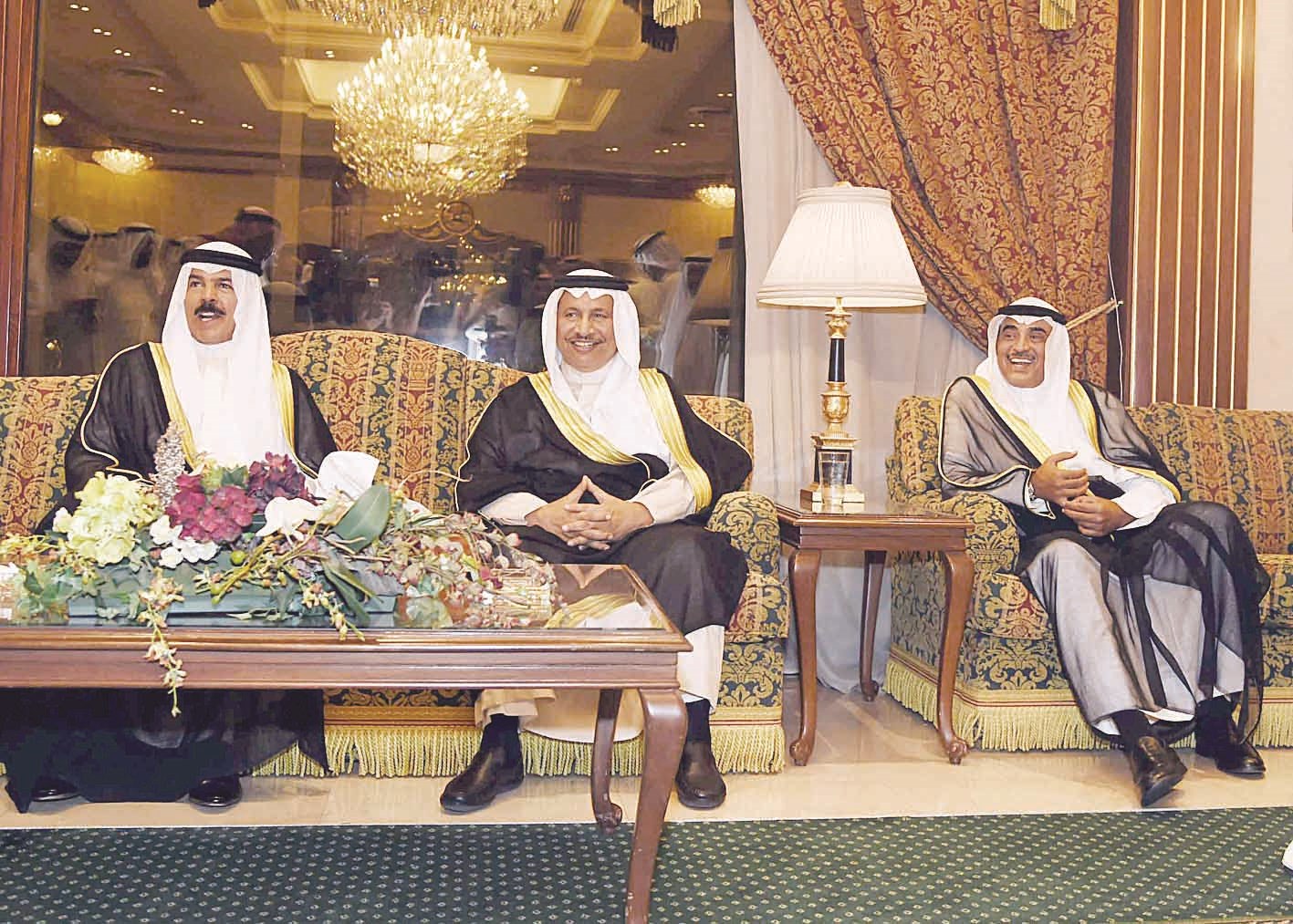 المبارك متوسطا صباح الخالد ومحمد الخالد