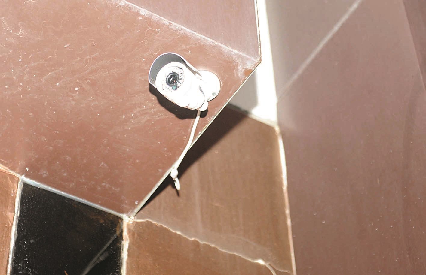 كاميرات مراقبة !