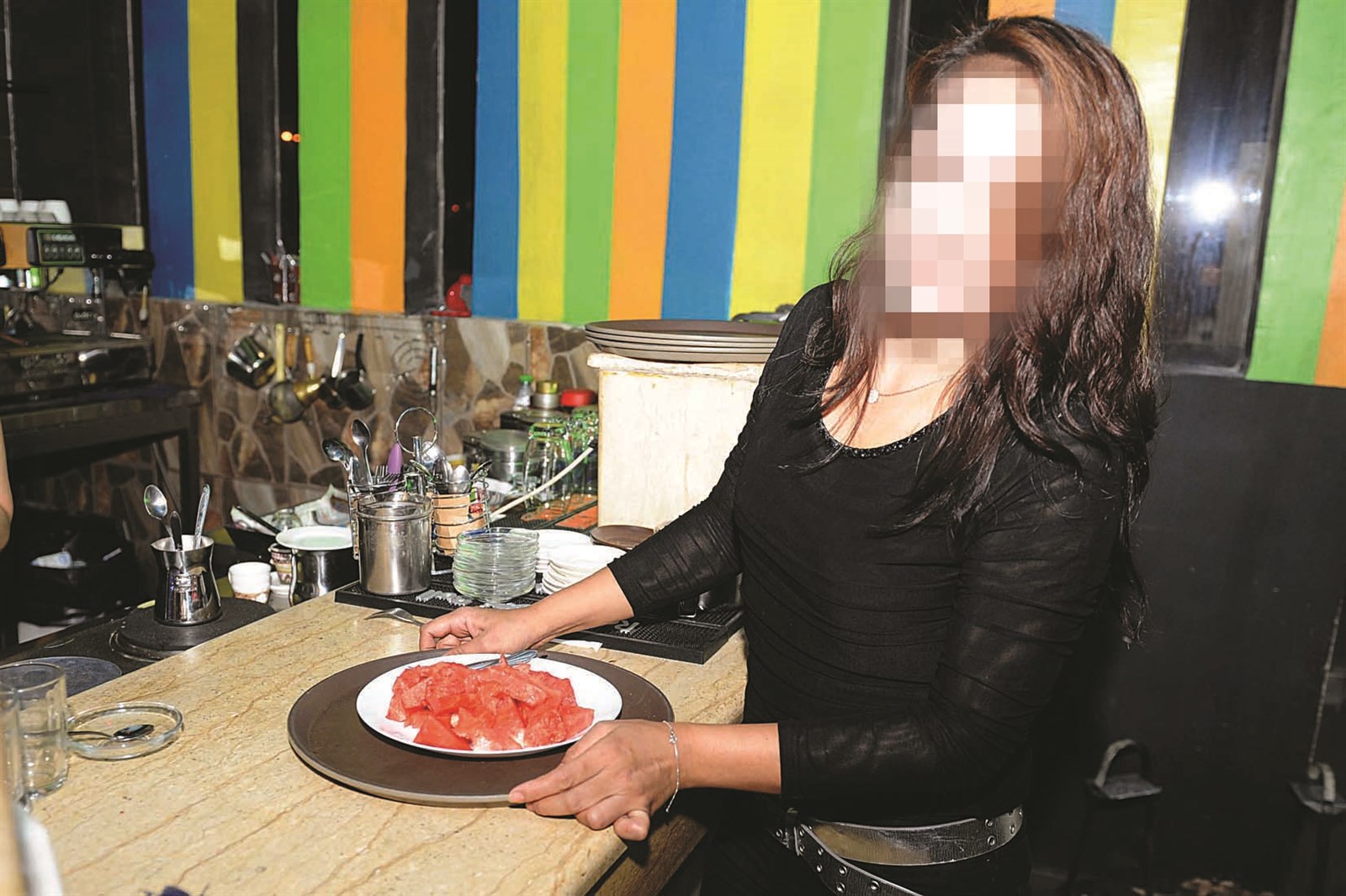 عمالة نسائية من دون شهادات صحية