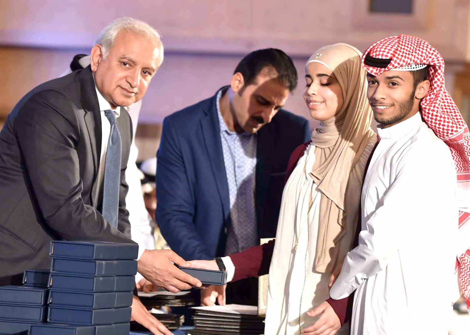 جائزة تحدي القراءة لجوري العازمي