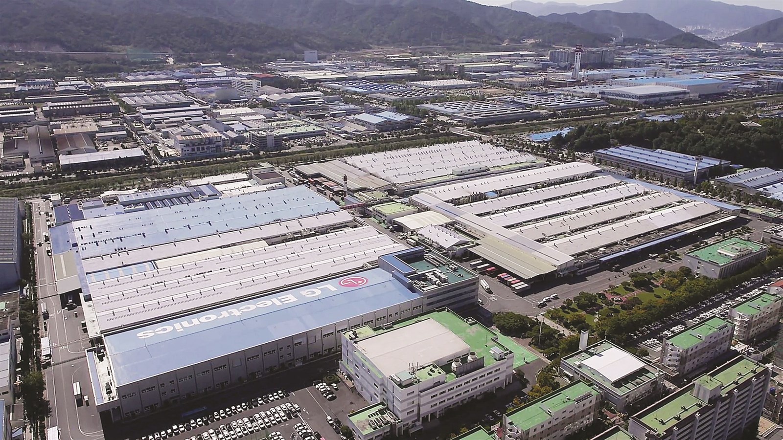 u0645u0635u0646u0639 LG u0641u064a u0645u062fu064au0646u0629 u0628u0648u0633u0627u0646