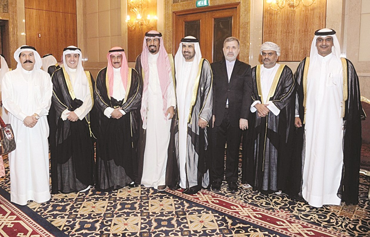 الشيوخ الدعيج والخالد والناصر مع سفراء الامارات وإيران وعمان وقطر