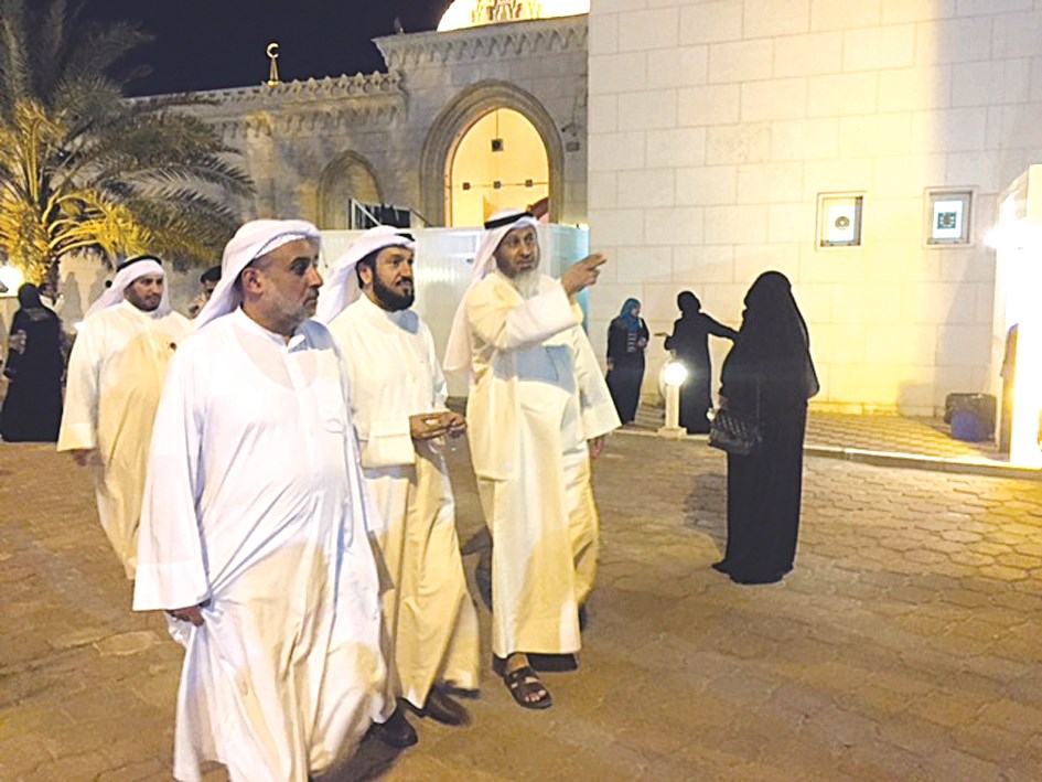 الشعيب متفقداً مركز الراشد