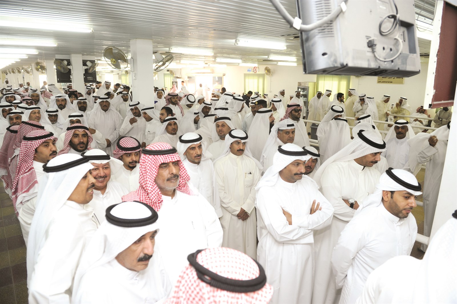 حضور كبير في جنازة عبدالعزيز